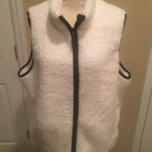 Time and Tru White fluffy Vest NWOT!!!